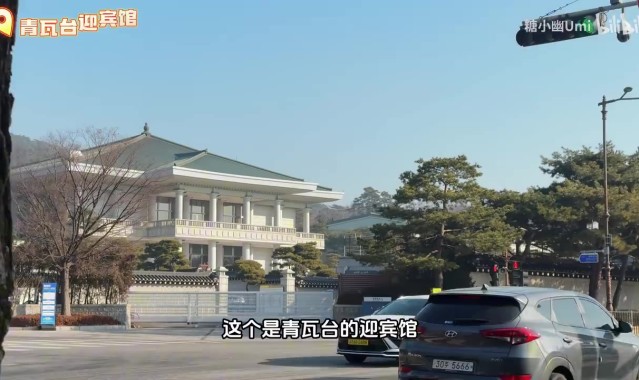 谈球吧有点炸裂~Doinb妻子糖小幽探访青瓦台:途中偶遇路人 直接当场臭骂韩国总统