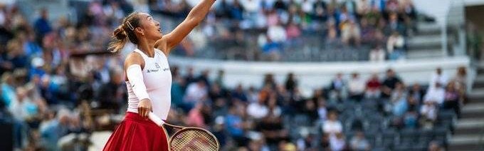 三盘鏖战212分钟！郑钦文1-2惜败高芙，无缘首进罗马站决赛