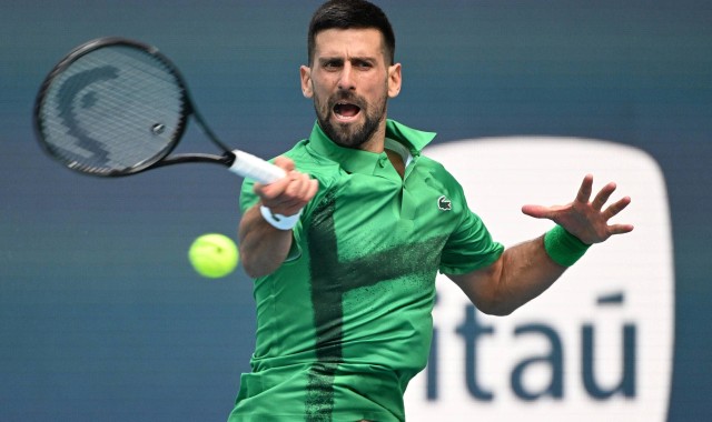 德约在比赛中与主裁爆发激烈冲突，质疑主裁只会死守规则