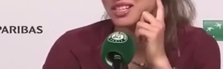 谈球吧(中国)官方网站这提问...😅郑钦文被问王楚钦&尴尬回答，错把覃海洋记成王楚钦