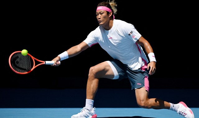 谈球吧体育app下载马赛ATP250:张之臻2-1胡尔卡奇,本赛季首进巡回赛八强