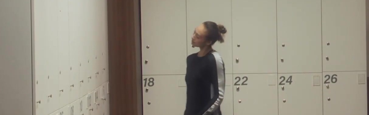 谈球吧(中国)官方网站时尚女王🤩郑钦文DIOR大片上线📹