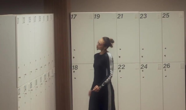 谈球吧(中国)官方网站时尚女王🤩郑钦文DIOR大片上线📹