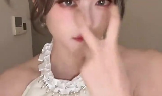 谈球吧官网登录入口驼子姐玩尬的确实一手！骆歆更新舞蹈视频：亲爱的网友 尼嚎 接电话！