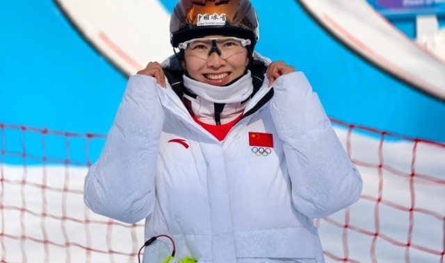 谈球吧体育app官网徐梦桃:亚冬会闭幕式旗手是极高荣誉 明天是北京冬奥会夺金3周年