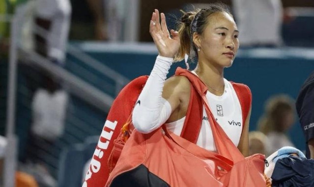 迈阿密赛：郑钦文不敌萨巴伦卡，止步四分之一决赛