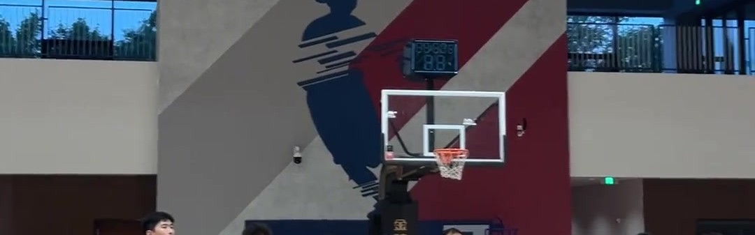 谈球吧体育app官网邹教练上线！邹阳晒Vlog：在清华当篮球教练的一天