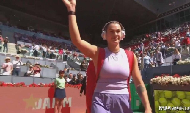 郑钦文悬了？萨巴伦卡状态火爆，两盘横扫晋级32强，简直第3冠？