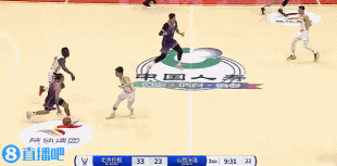 谈球吧哪有那么容易！沈梓捷快下接球转身要扣 法耶追防单臂钉板大帽！