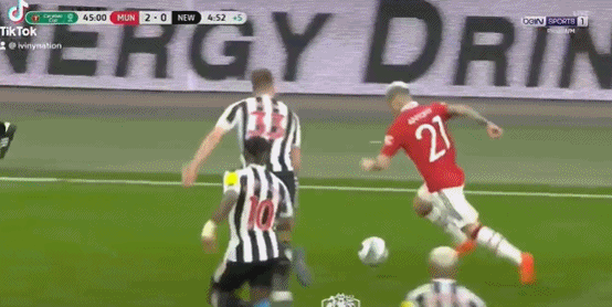 谈球吧今日夺冠！两年前决赛，丹-伯恩还被安东尼耍得团团转