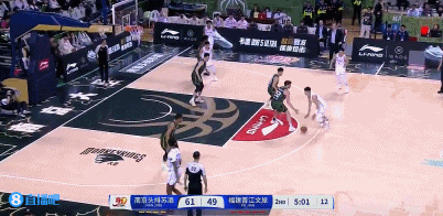 谈球吧攻防都厉害！同曦利夫大帽后背运过人单臂滑翔劈扣&再血帽邹阳！