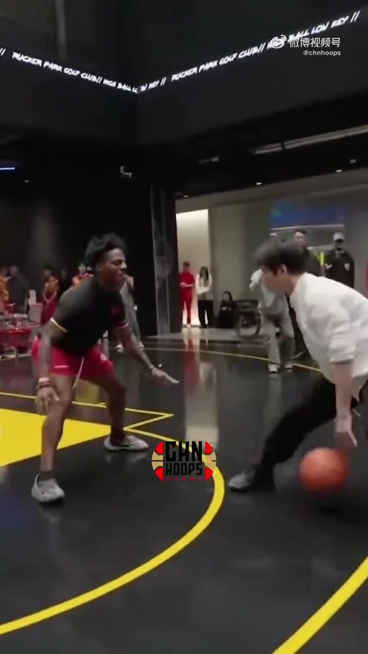 谈球吧官网登录入口什么水平🤣甲亢哥中国行篮球场被戏耍👻连续被穿裆又气又急