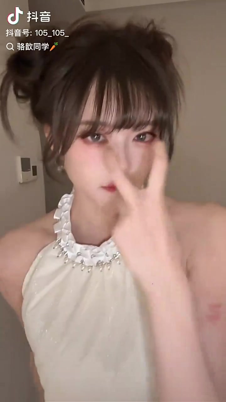 谈球吧官网登录入口驼子姐玩尬的确实一手！骆歆更新舞蹈视频：亲爱的网友 尼嚎 接电话！