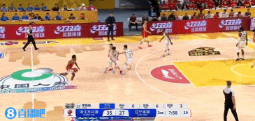 谈球吧(中国)官方网站很不满意！张镇麟被吹防守犯规 杨鸣抱怨领到技术犯规