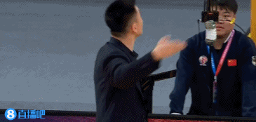 谈球吧(中国)官方网站很不满意！张镇麟被吹防守犯规 杨鸣抱怨领到技术犯规