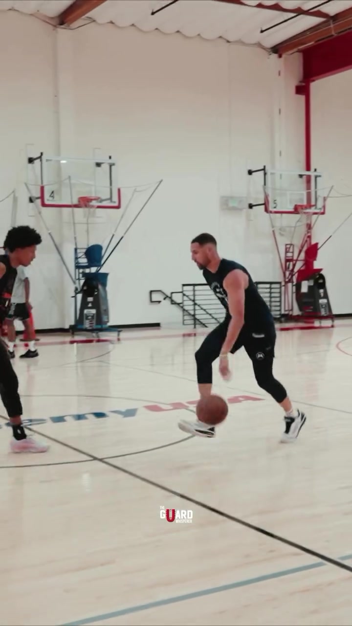 谈球吧(中国)官方网站切磋技艺！训练师晒郭昊文与克莱&麦克朗一起训练视频